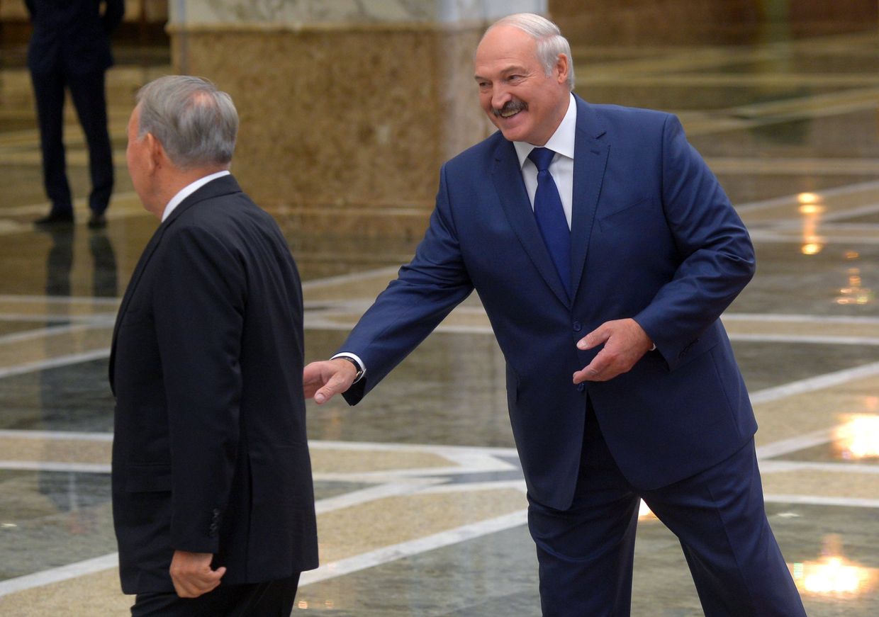 Президент Белоруссии Александр Лукашенко и президент Казахстана Нурсултан Назарбаев