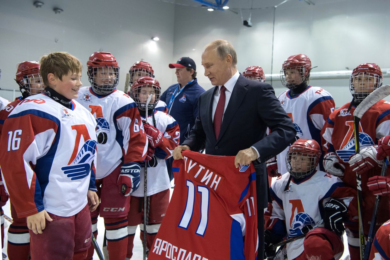 Владимир Путин в Государственном училище олимпийского резерва в Ярославле Владимир Путин в Государственном училище олимпийского резерва в Ярославле