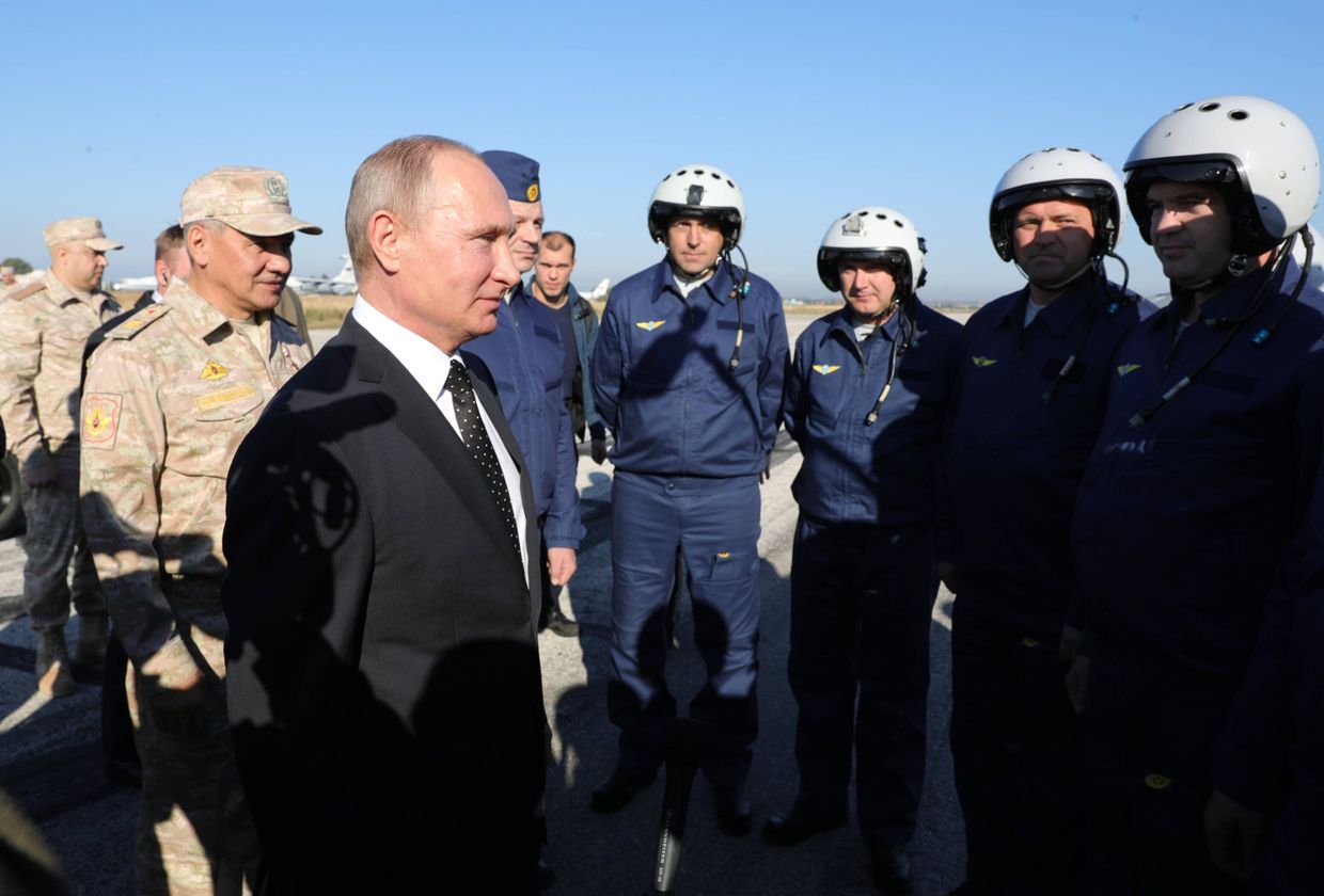 Президент РФ В. Путин посетил авиабазу Хмеймим в Сирии