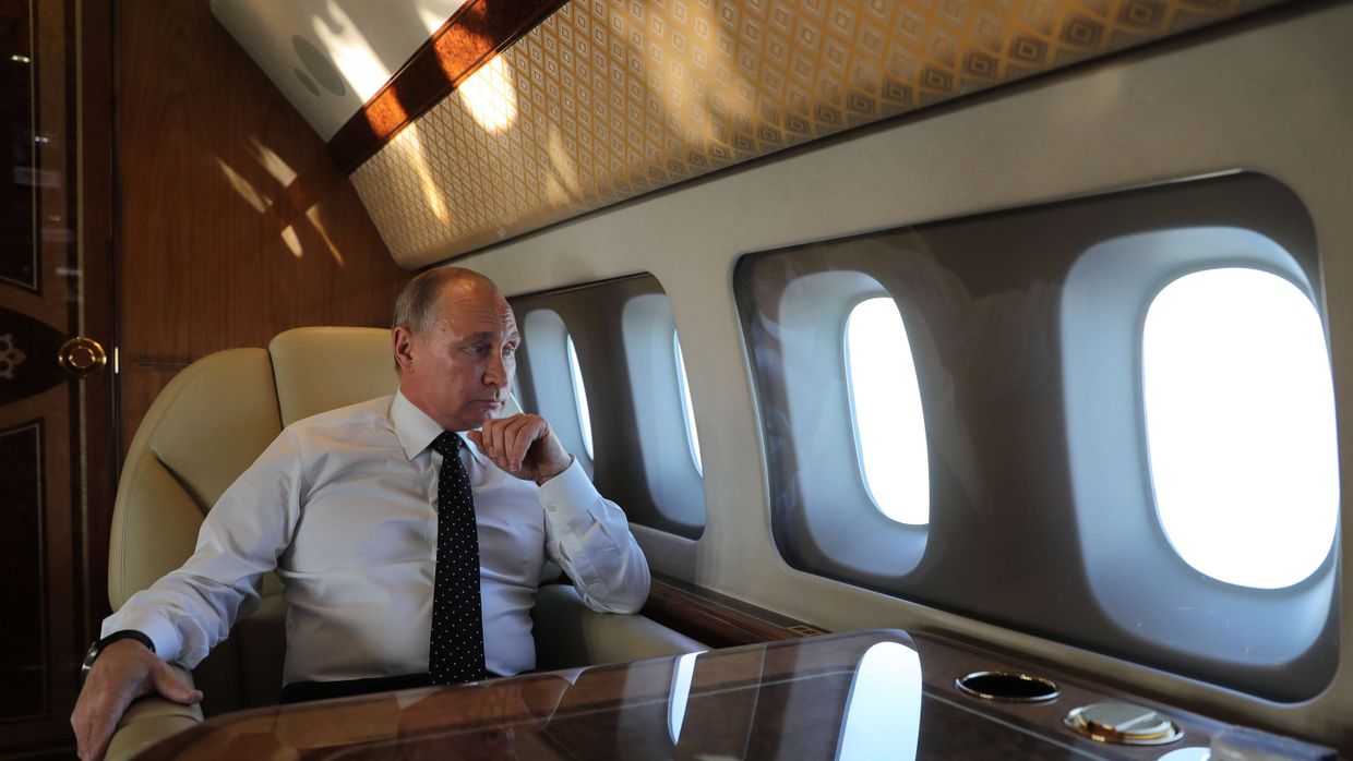 Президент РФ В. Путин посетил авиабазу Хмеймим в Сирии