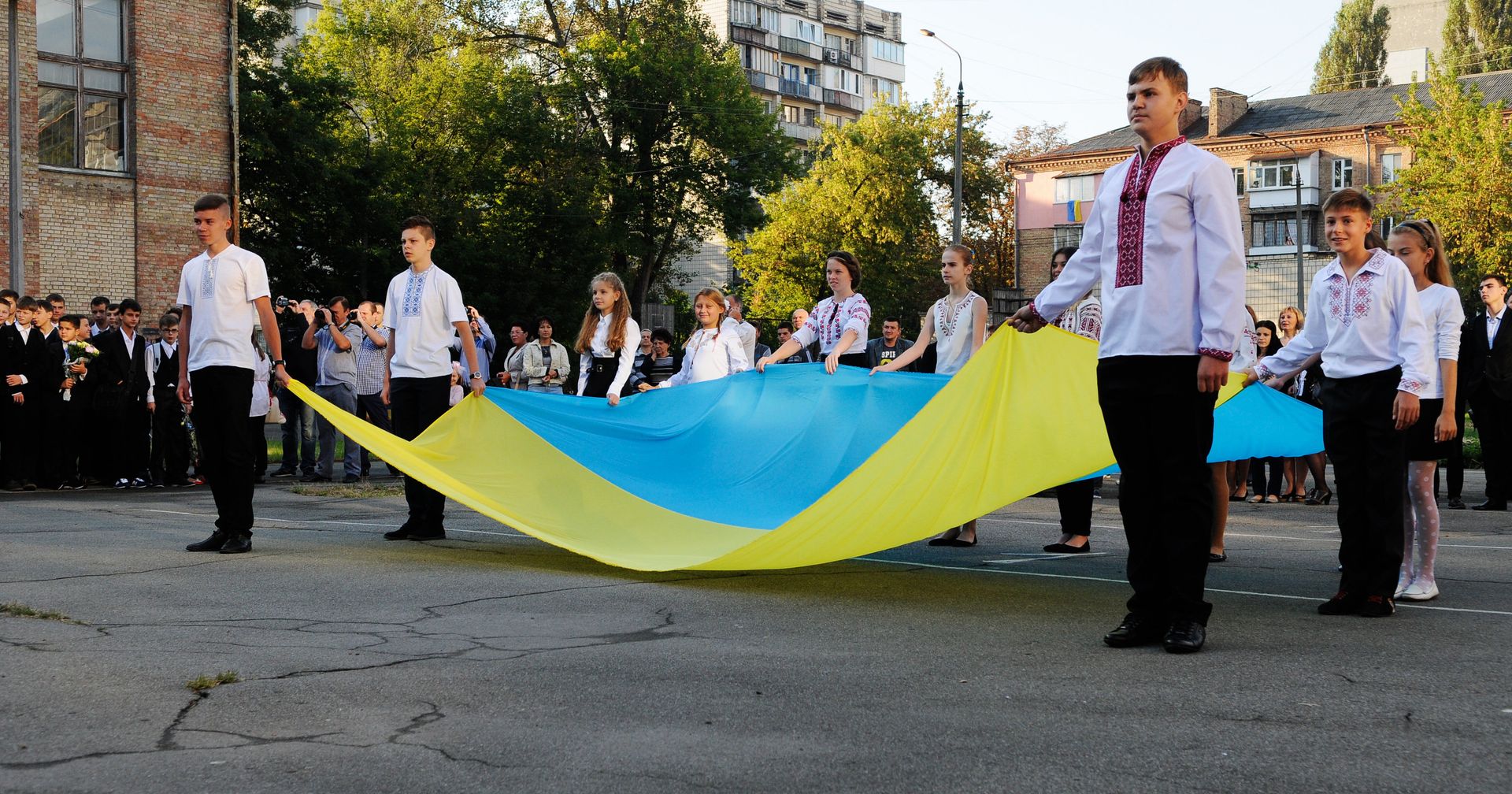 Ученики на торжественной линейке, посвященной Дню знаний в Киеве - ИноСМИ, 1920, 19.07.2021
