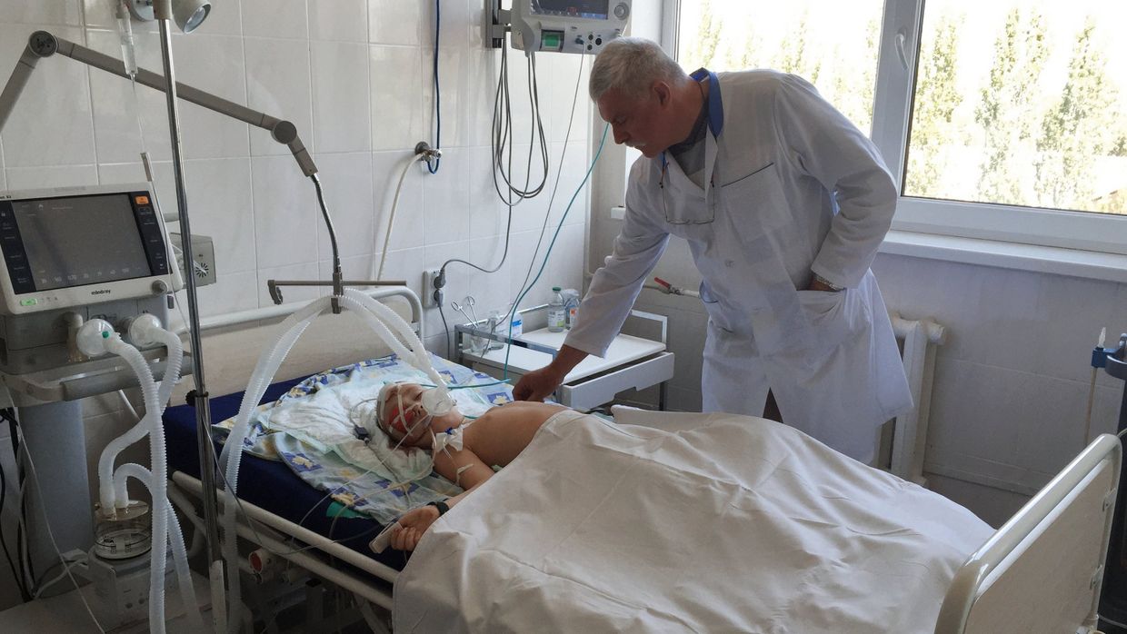 Семилетний мальчик, пострадавший при обстреле севера Горловки Донецкой области, в реанимации городской больницы