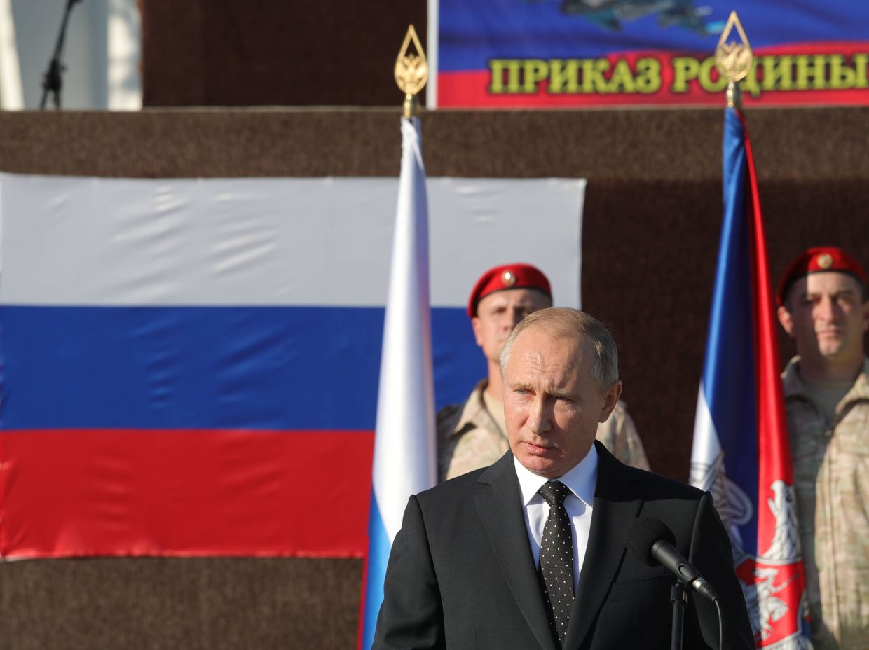 Президент РФ В. Путин посетил авиабазу Хмеймим в Сирии