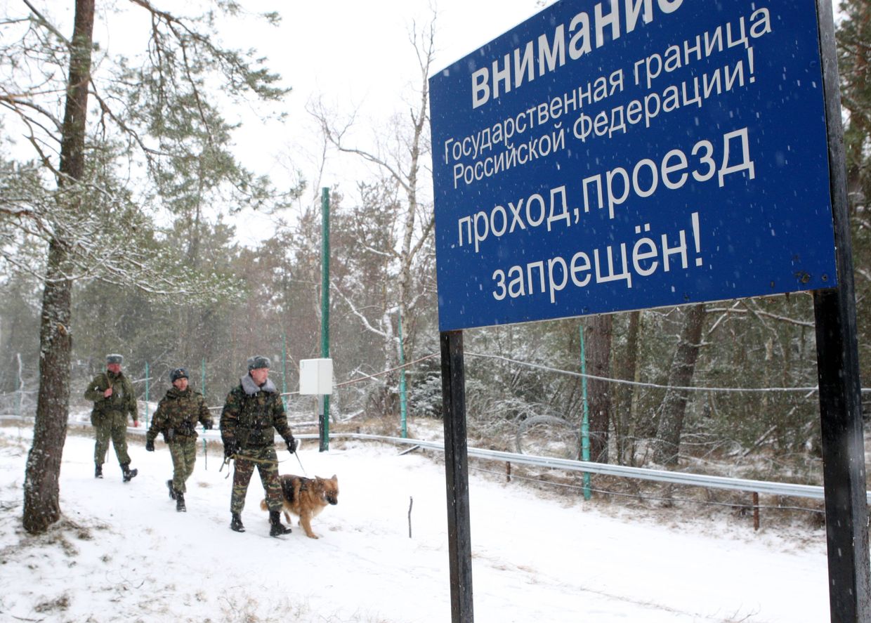 Работа пограничной заставы на российско-литовской границе в поселке Рыбачий Калининградской области
