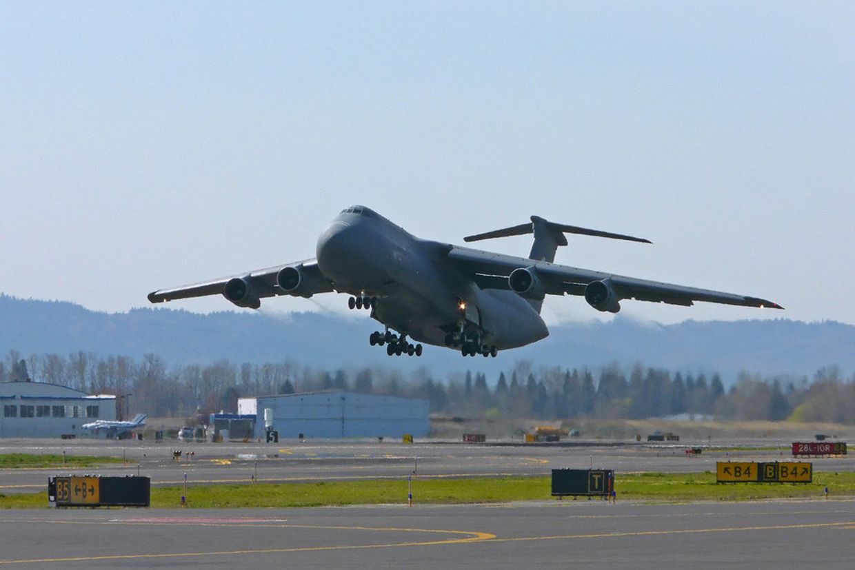 Американский военно-транспортный самолет C-5 Galaxy