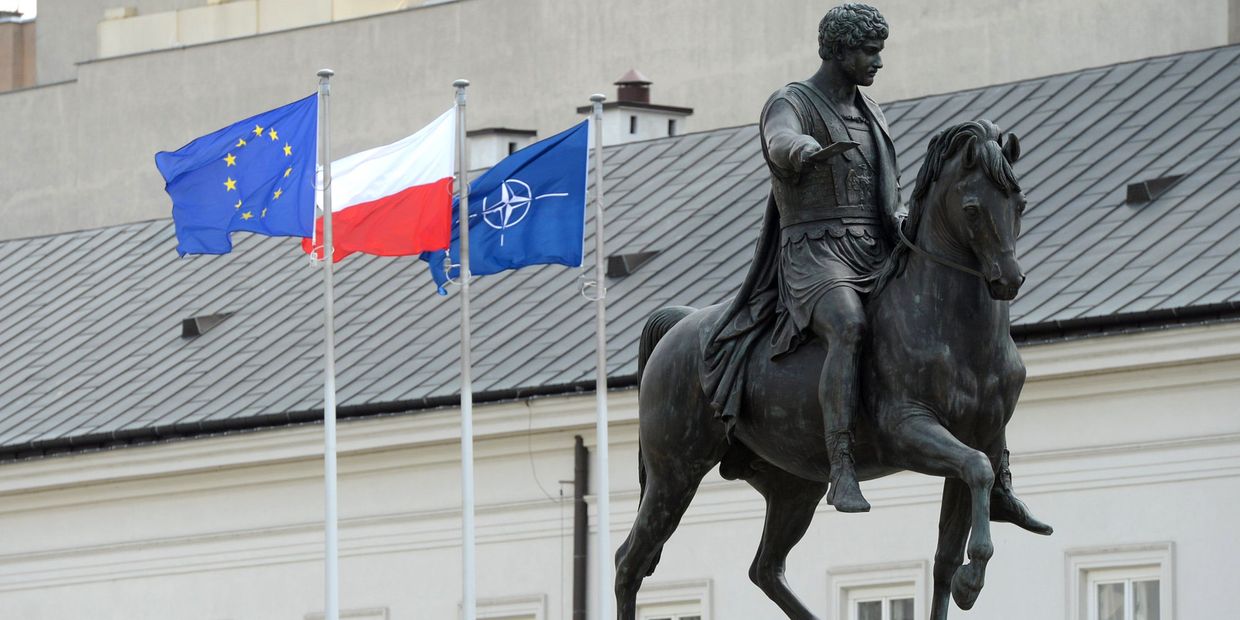 Флаги Польши, ЕС и НАТО в Варшаве