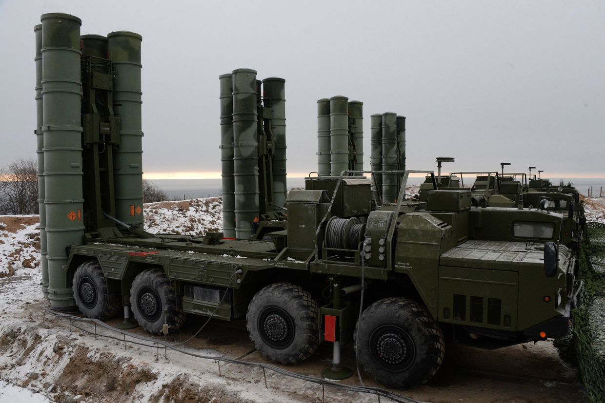 Дивизион ЗРК С-400 заступил на боевое дежурство в районе Владивостока