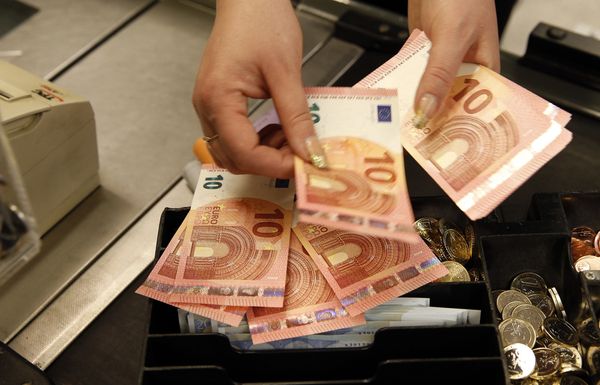 Работа кассира в одном из магазинов в Вильнюсе