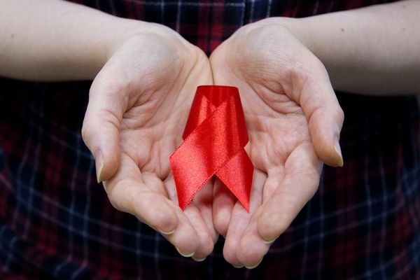 ВИЧ смертельно опасен и другие заблуждения о вирусе иммунодефицита человека