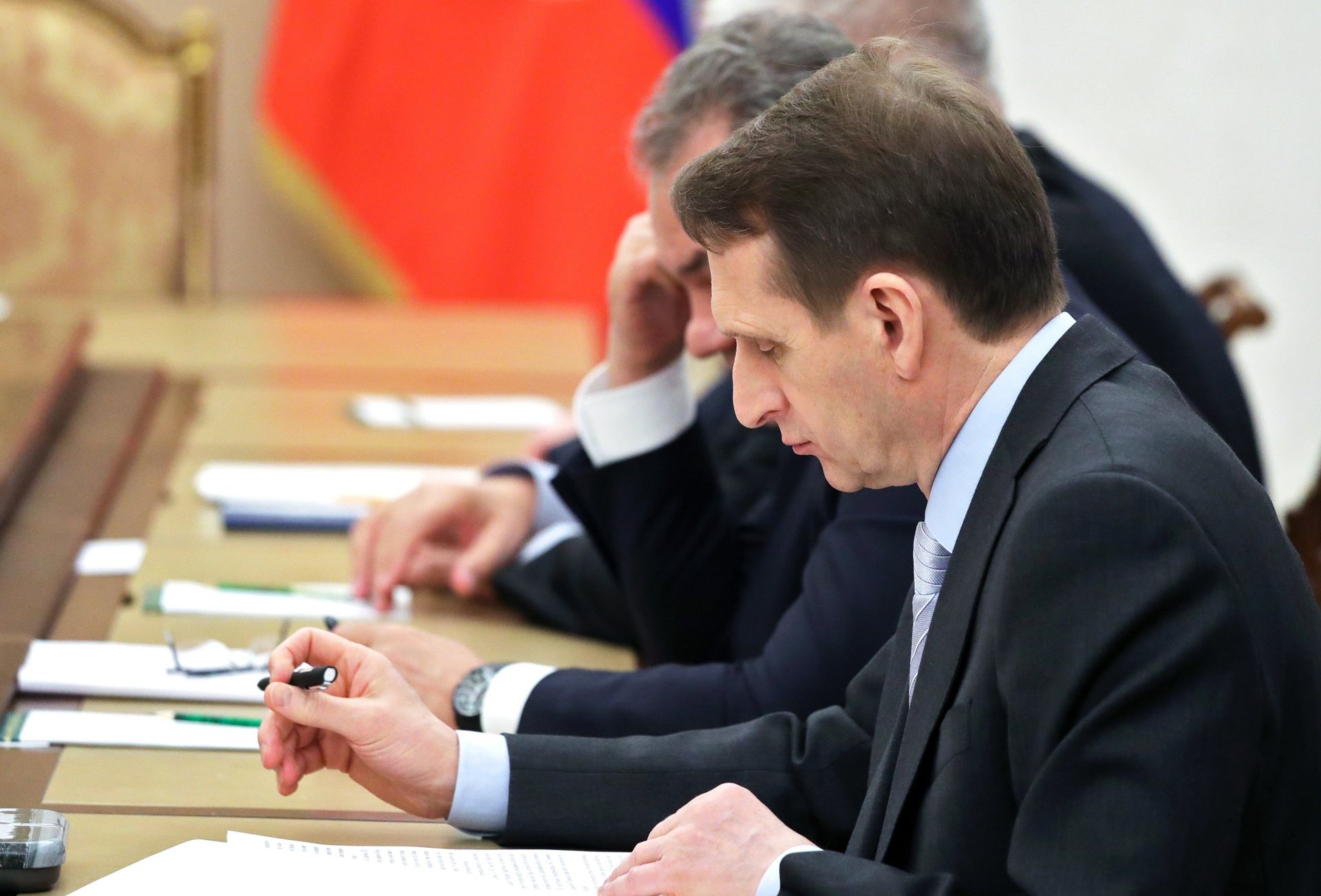 Директор Службы внешней разведки РФ Сергей Нарышкин на совещании с постоянными членами Совета безопасности РФ. 17 марта 2017 - ИноСМИ, 1920, 24.10.2020