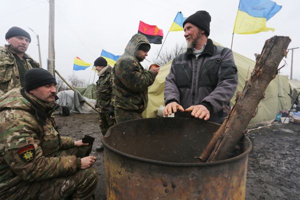  Участники торговой блокады Донбасса у станции Кривой Торец, Донецкая область