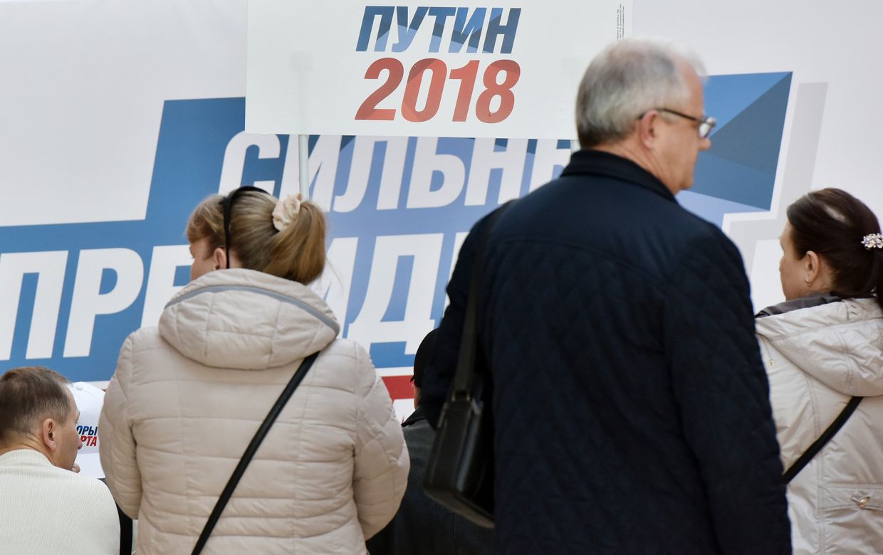 Сбор подписей в поддержку выдвижения Владимира Путина на президентских выборах