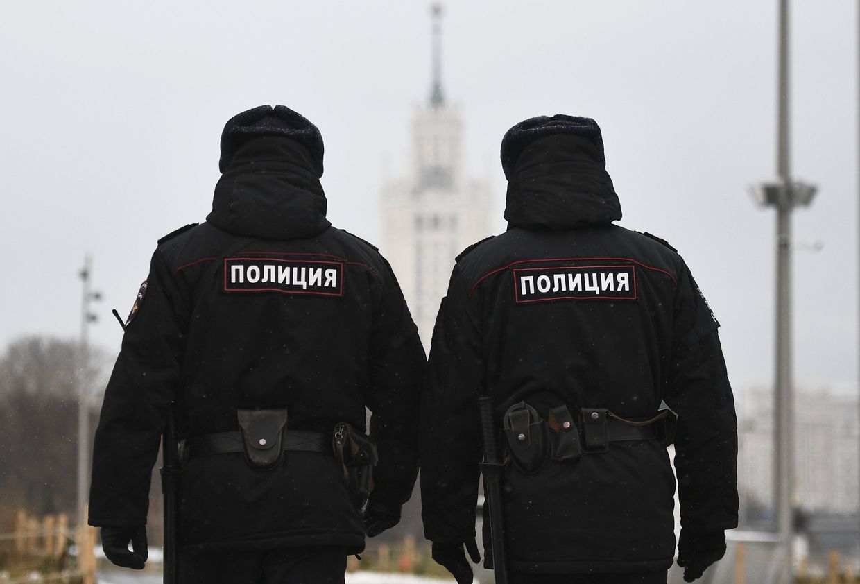 Сотрудники полиции