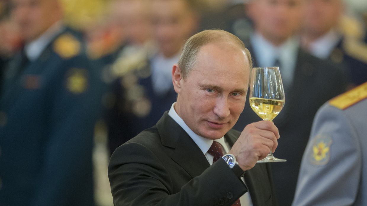 В.Путин на приеме в честь выпускников военных академий в Кремле