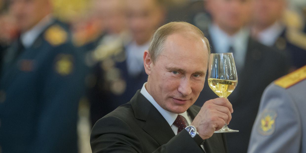 В.Путин на приеме в честь выпускников военных академий в Кремле