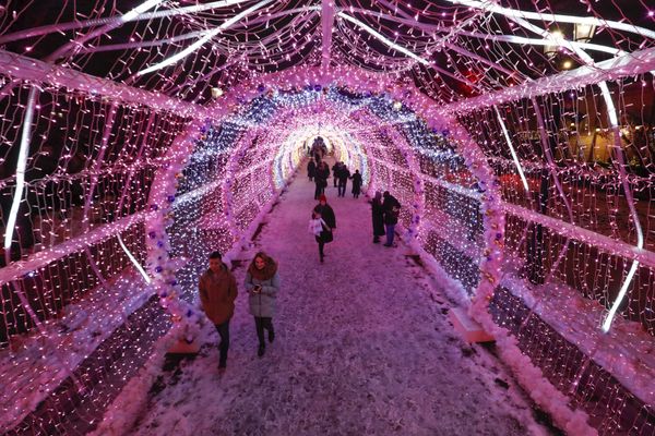 Праздничная иллюминация в центре Москвы