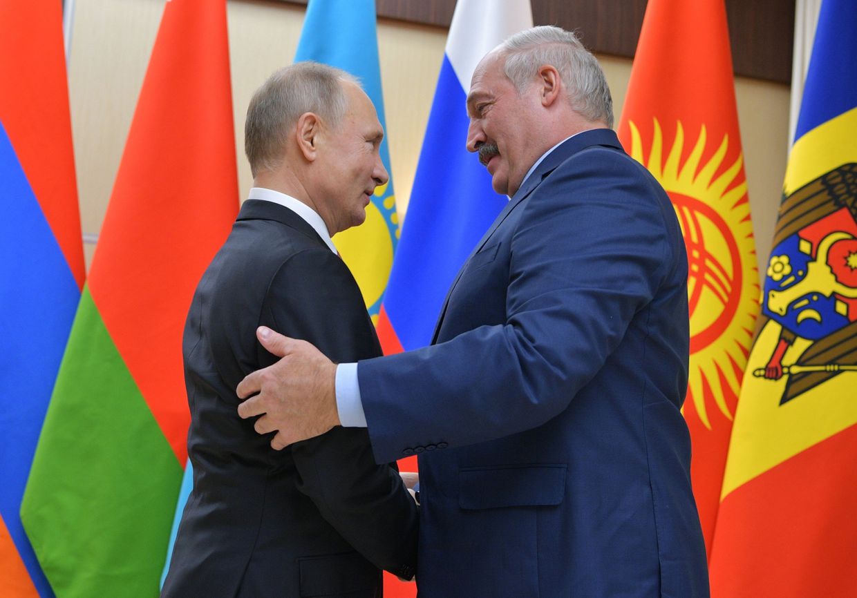 Президент РФ В. Путин принял участие в неформальной встрече глав государств СНГ