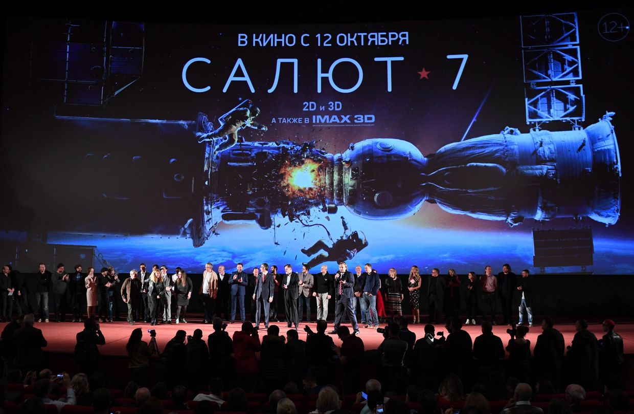 Актёрский состав фильма Салют-7 на премьере в кинотеатре Октябрь Актёрский состав фильма Салют-7 на премьере в кинотеатре Октябрь
