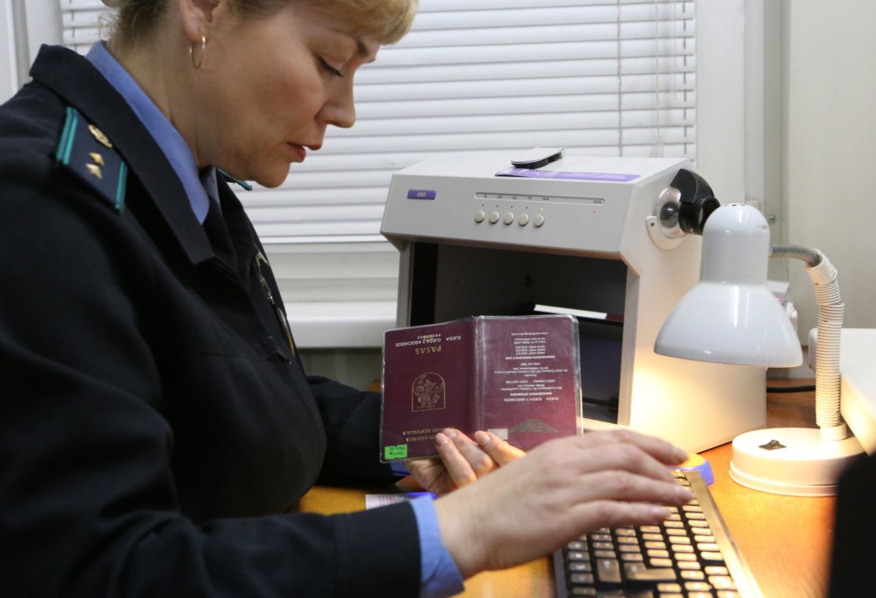 Работа погранперехода Мамоново-Гжехотки в Калининградской области