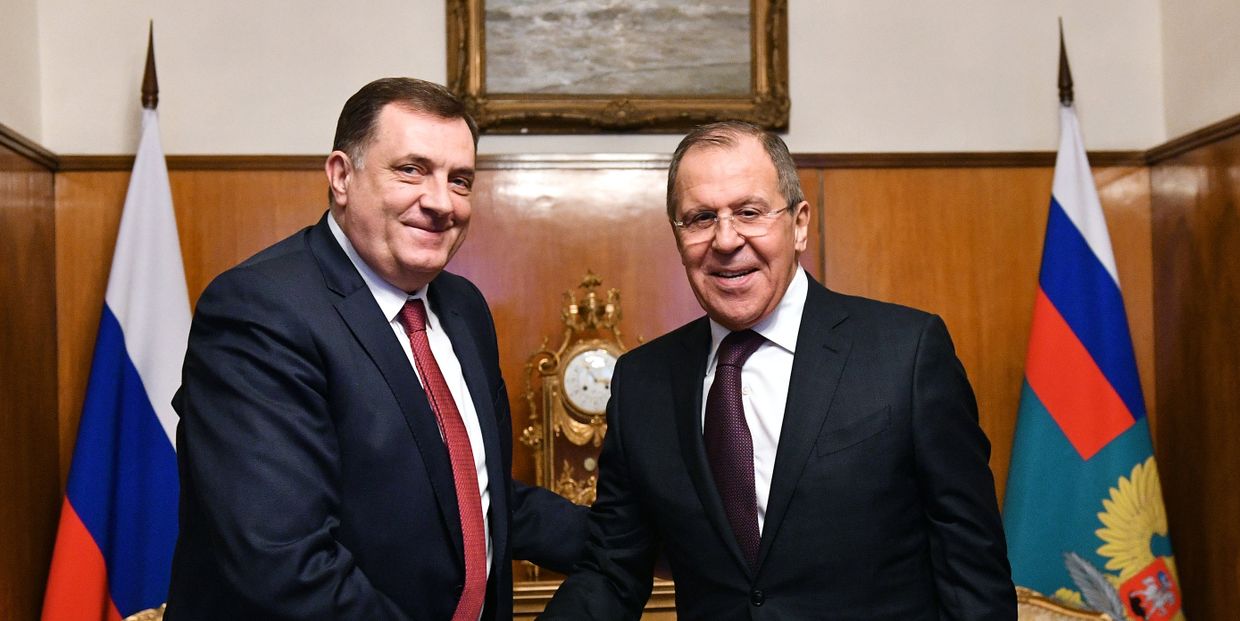 Министр иностранных дел РФ Сергей Лавров и президент республики Сербской Боснии и Герцеговины Милорад Додик во время встречи Министр иностранных дел РФ Сергей Лавров и президент республики Сербской Боснии и Герцеговины Милорад Додик во время встречи