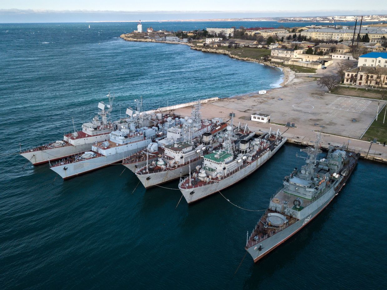 Корабли, которые ранее входили в состав военно-морских сил Украины, в бухте Севастополя. 13 января 2017