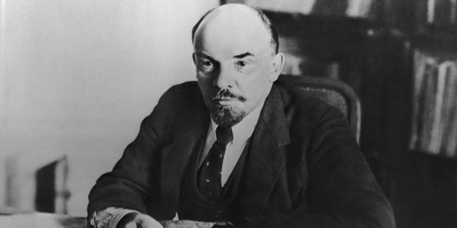 Владимир Ильич Ленин в своем кабинете в Кремле. 16 октября 1918 - ИноСМИ, 1920, 04.10.2025