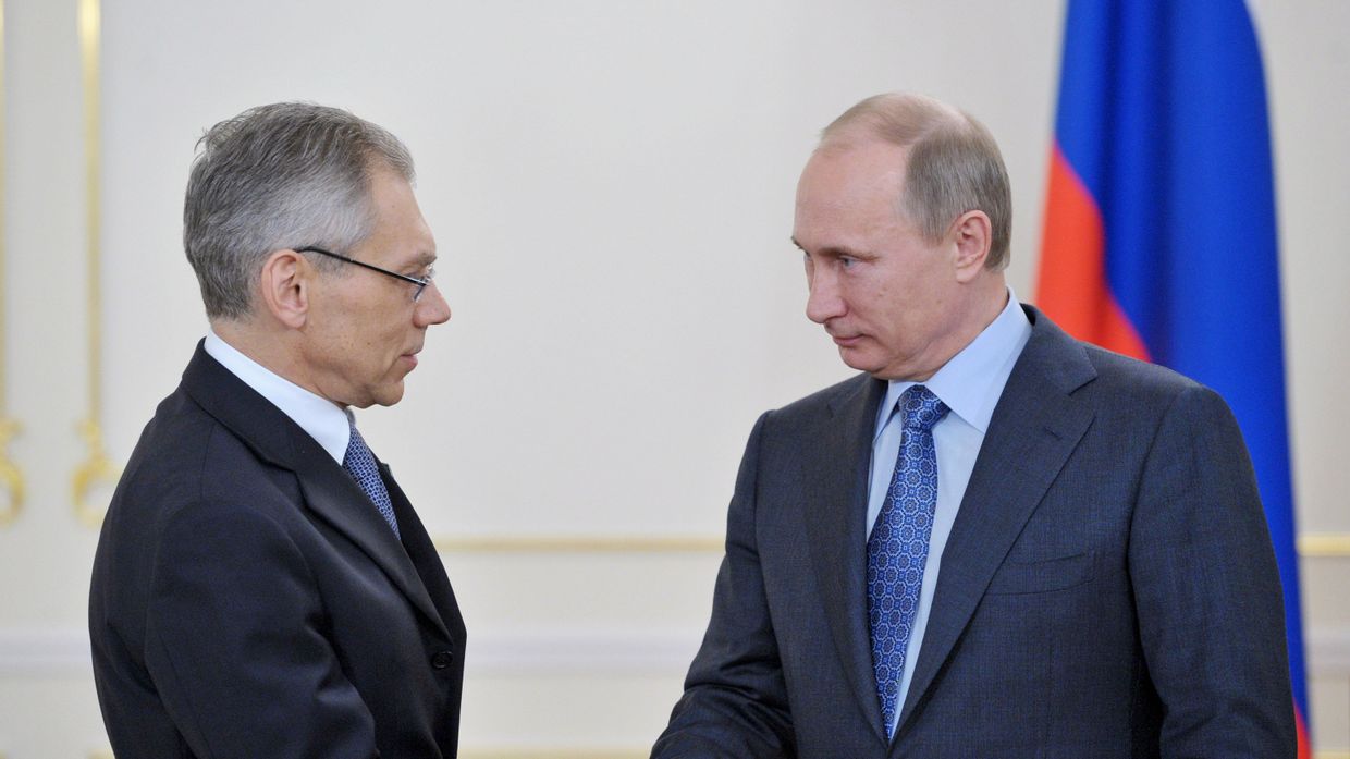 Президент РФ В.Путин наградил сотрудников МИД РФ госнаградами