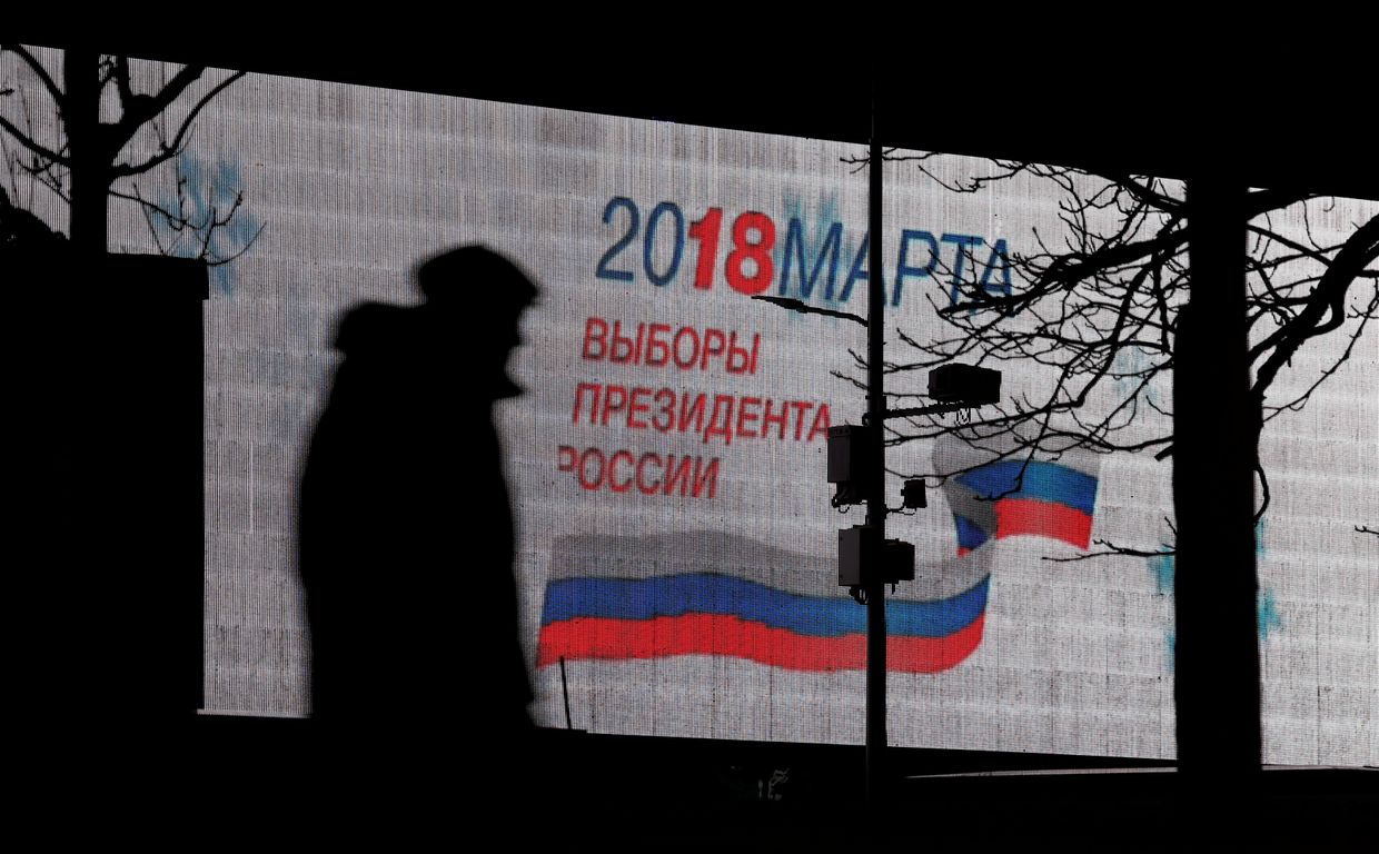 Билборд с символикой выборов президента РФ 2018