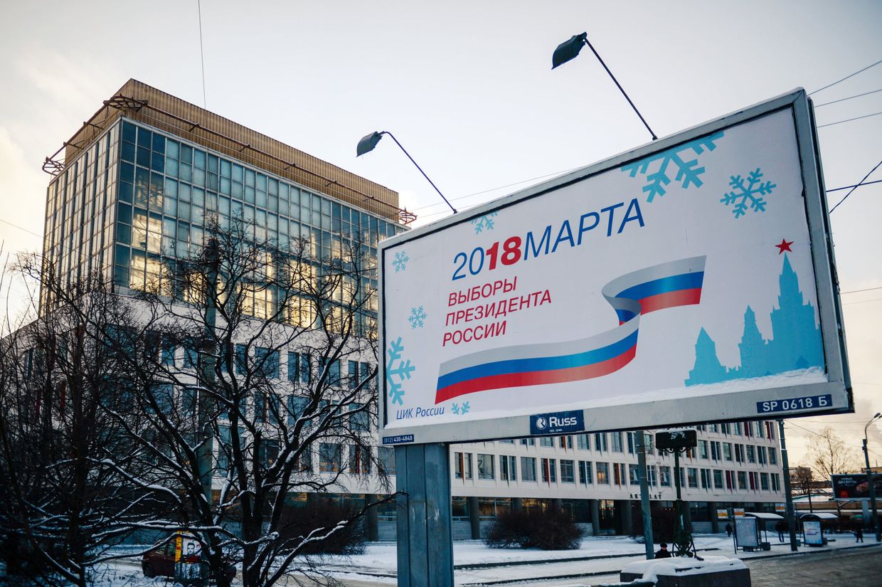 Билборд с символикой выборов президента РФ 2018