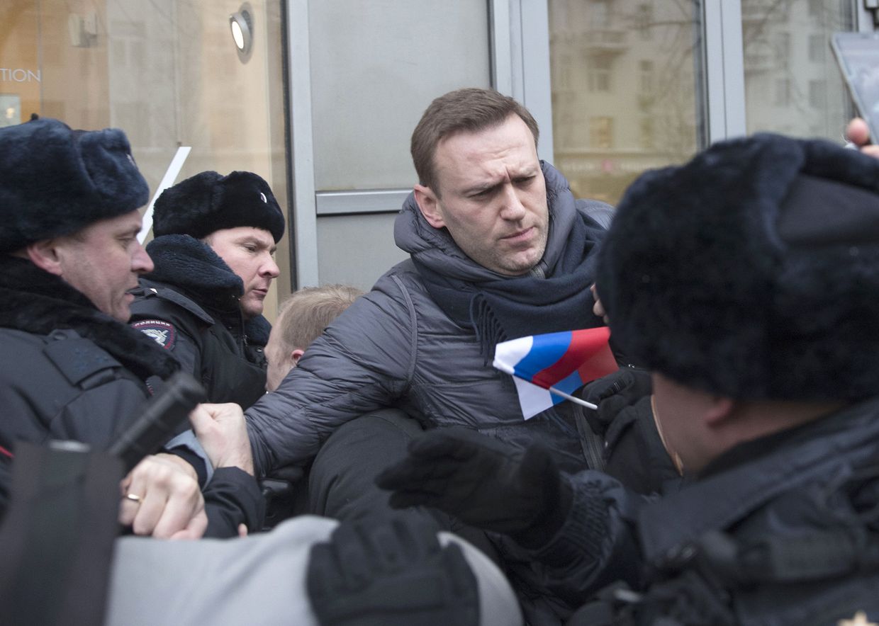 Оппозиционер Алексей Навальный во время акции протеста в Москве