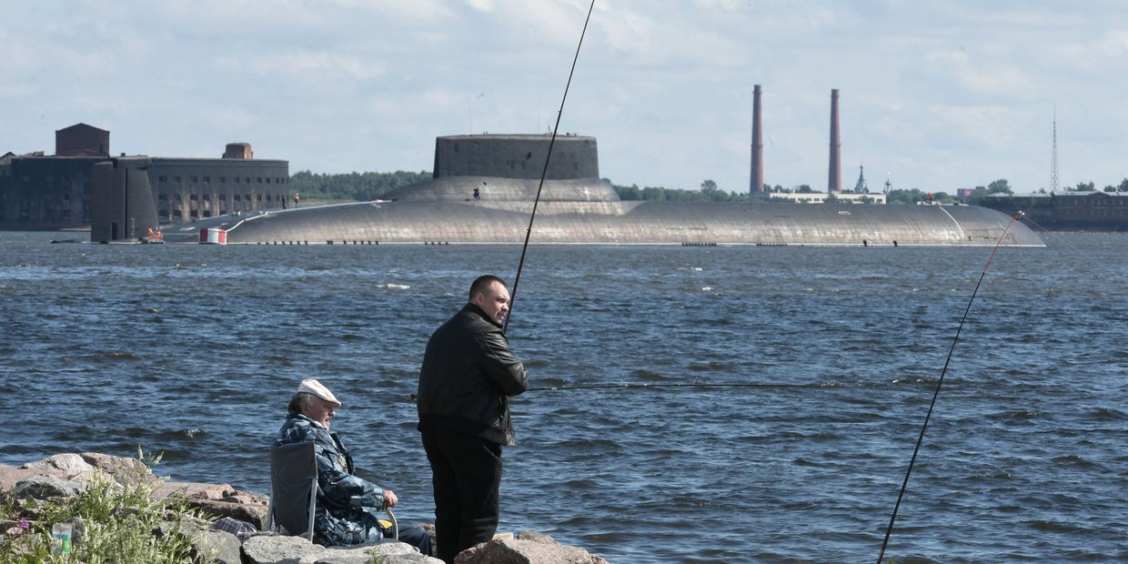 Подводная лодка Дмитрий Донской прибыла в Кронштадт, чтобы принять участие в параде в честь Дня ВМФ. 26 июля 2017