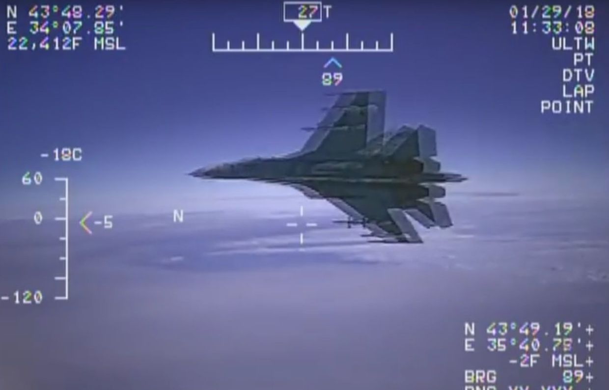 Су-27 перехватил американский самолет