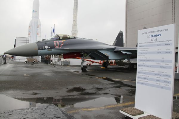 Истребитель Сухой Су-35 