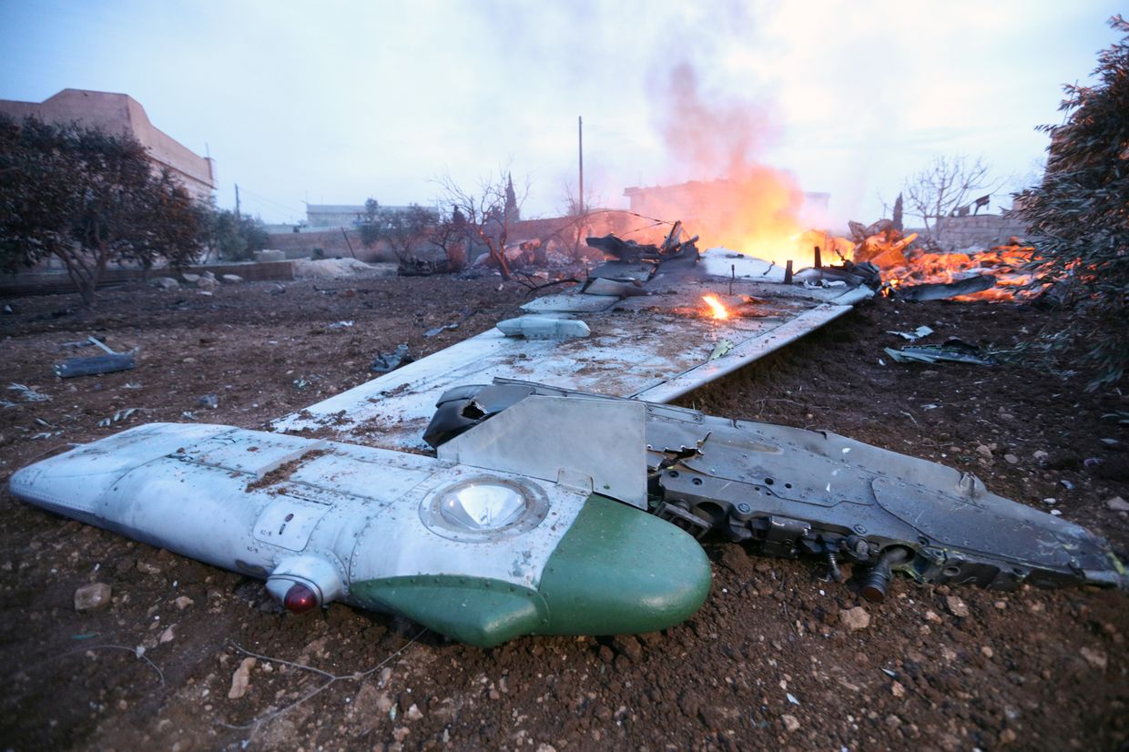 Обломки сбитого боевиками российского самолета Су-25 в Сирии. 3 февраля 2018