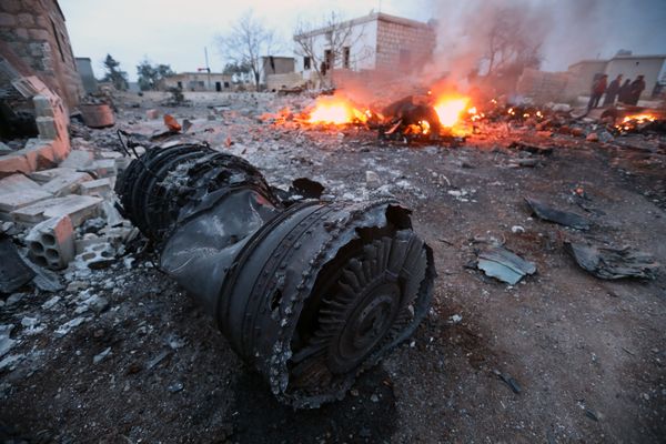 Обломки сбитого боевиками российского самолета Су-25 в Сирии. 3 февраля 2018