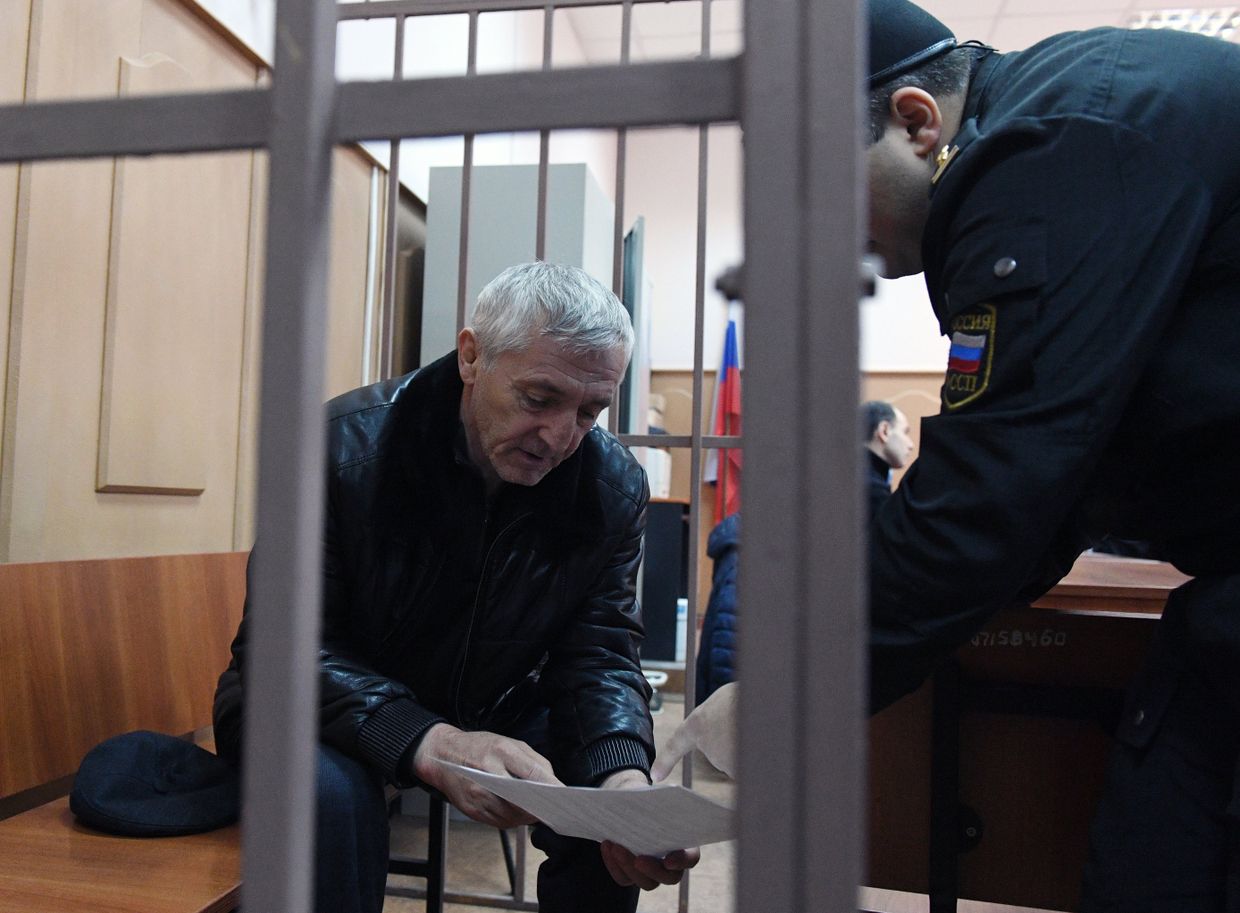 Рассмотрение ходатайства следствия об аресте врио премьера Дагестана и его заместителей