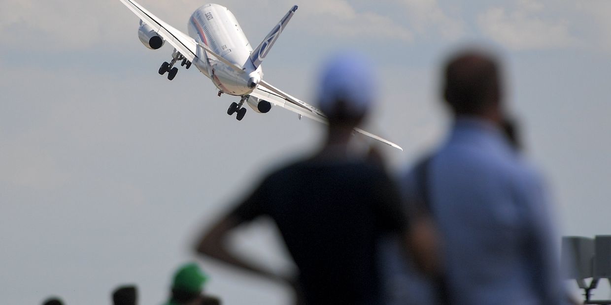 Ближнемагистральный пассажирский самолет Sukhoi Superjet 100