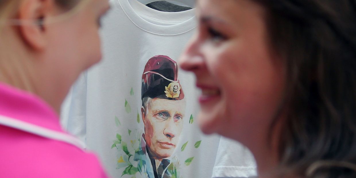 Старт продаж футболок с изображением Владимира Путина в ГУМе Старт продаж футболок с изображением Владимира Путина в ГУМе