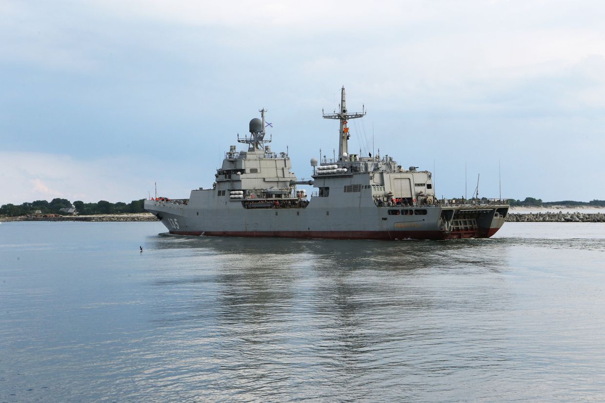Большой десантный корабль Иван Грен вышел в море на ходовые испытания