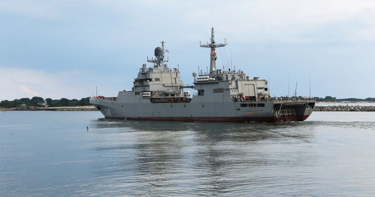Большой десантный корабль Иван Грен вышел в море на ходовые испытания