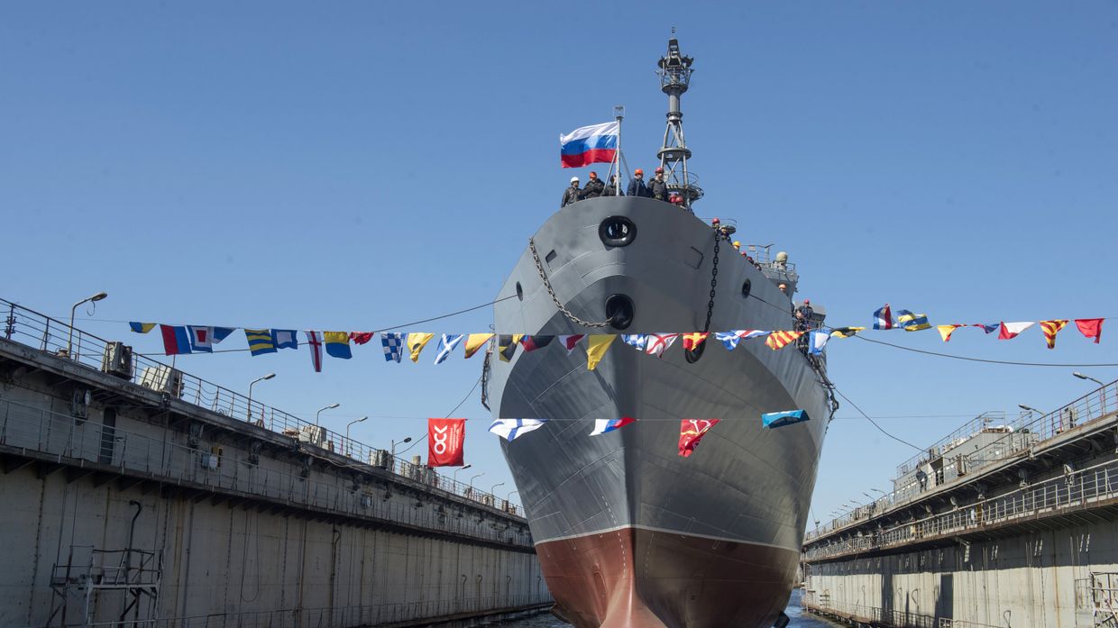 Спуск на воду судна связи проекта 18280 Иван Хурс на судостроительном заводе Северная верфь в Санкт-Петербурге