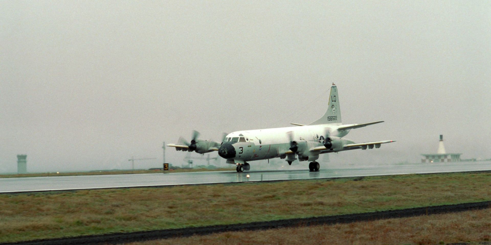 Самолет американсих ВВС P-3 Orion, способный нести ядерное вооружение, на авиабазе Кефлавик, Исландия - ИноСМИ, 1920, 02.10.2020