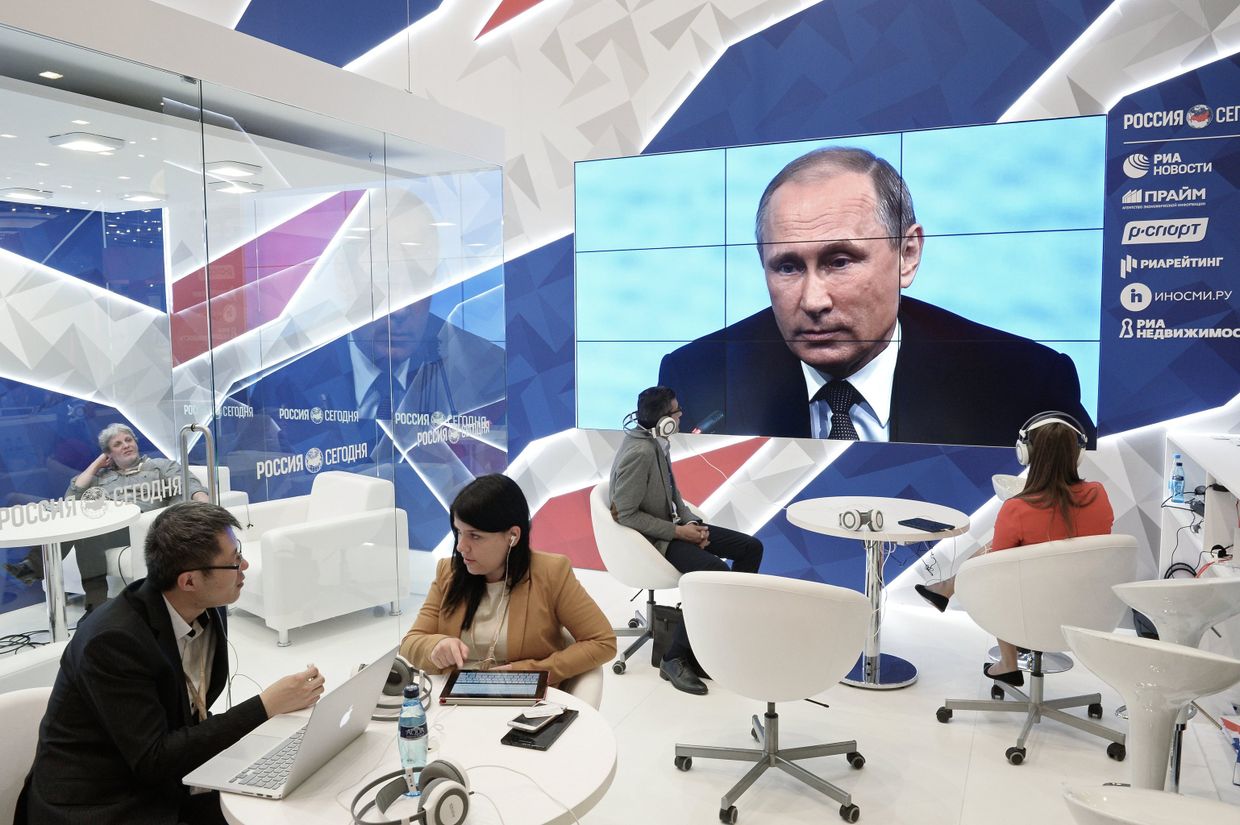 Пленарное заседание На пороге новой экономической реальности в рамках ПМЭФ