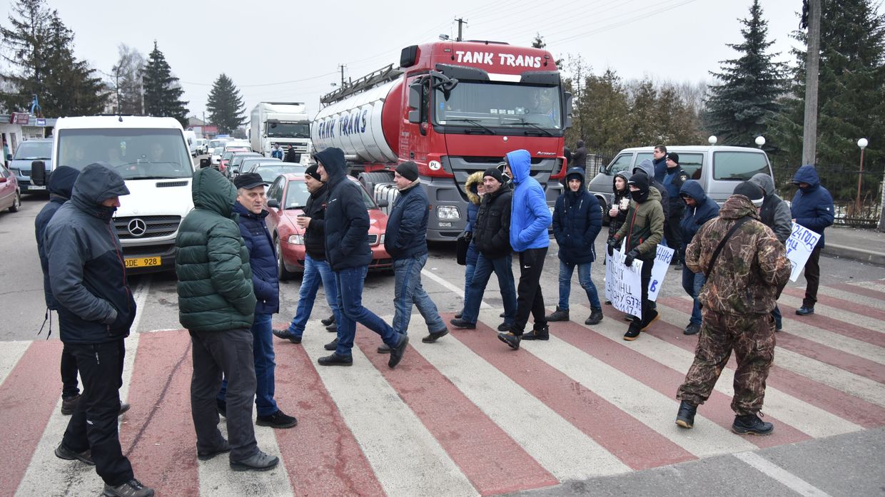 Участники акции протеста на границе между Украиной и Польшей. 10 января 2018