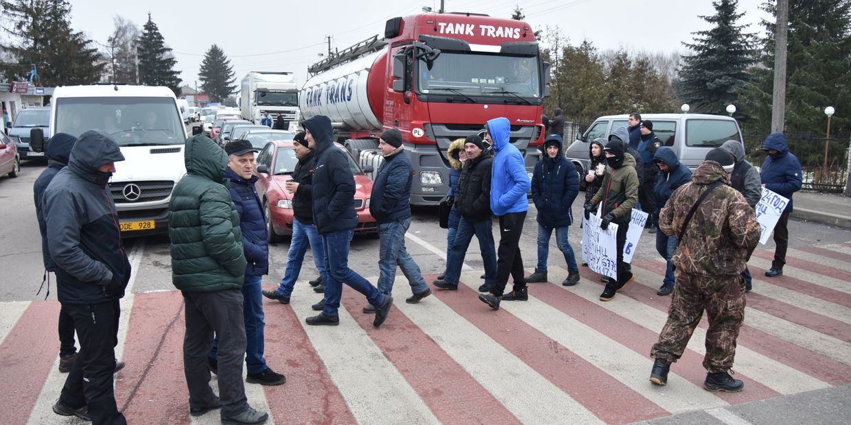Участники акции протеста на границе между Украиной и Польшей. 10 января 2018