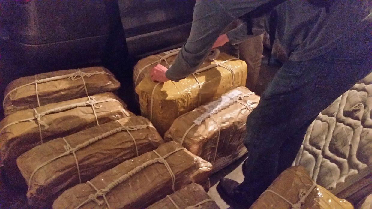Кокаин, который был найден в посольстве России в Буэнос-Айресе, Аргентина