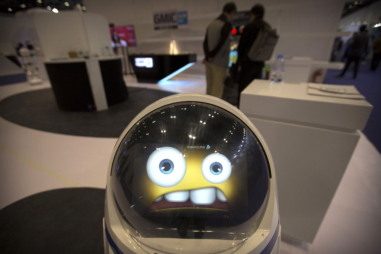 Робот на глобальной конференции мобильного интернета (GMIC) в Пекине, КНР Робот на глобальной конференции мобильного интернета (GMIC) в Пекине, КНР