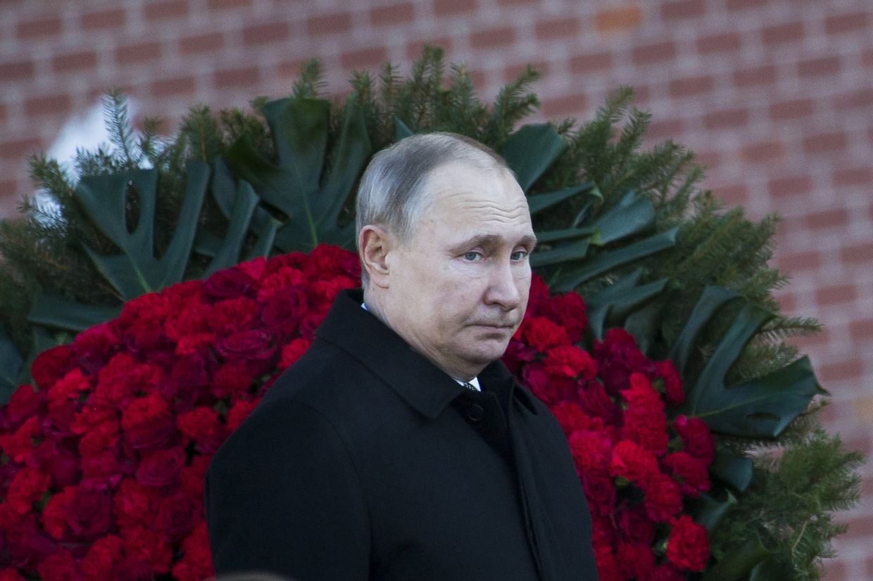 Президент РФ Владимир Путин на церемонии возложения венка к Могиле Неизвестного Солдата