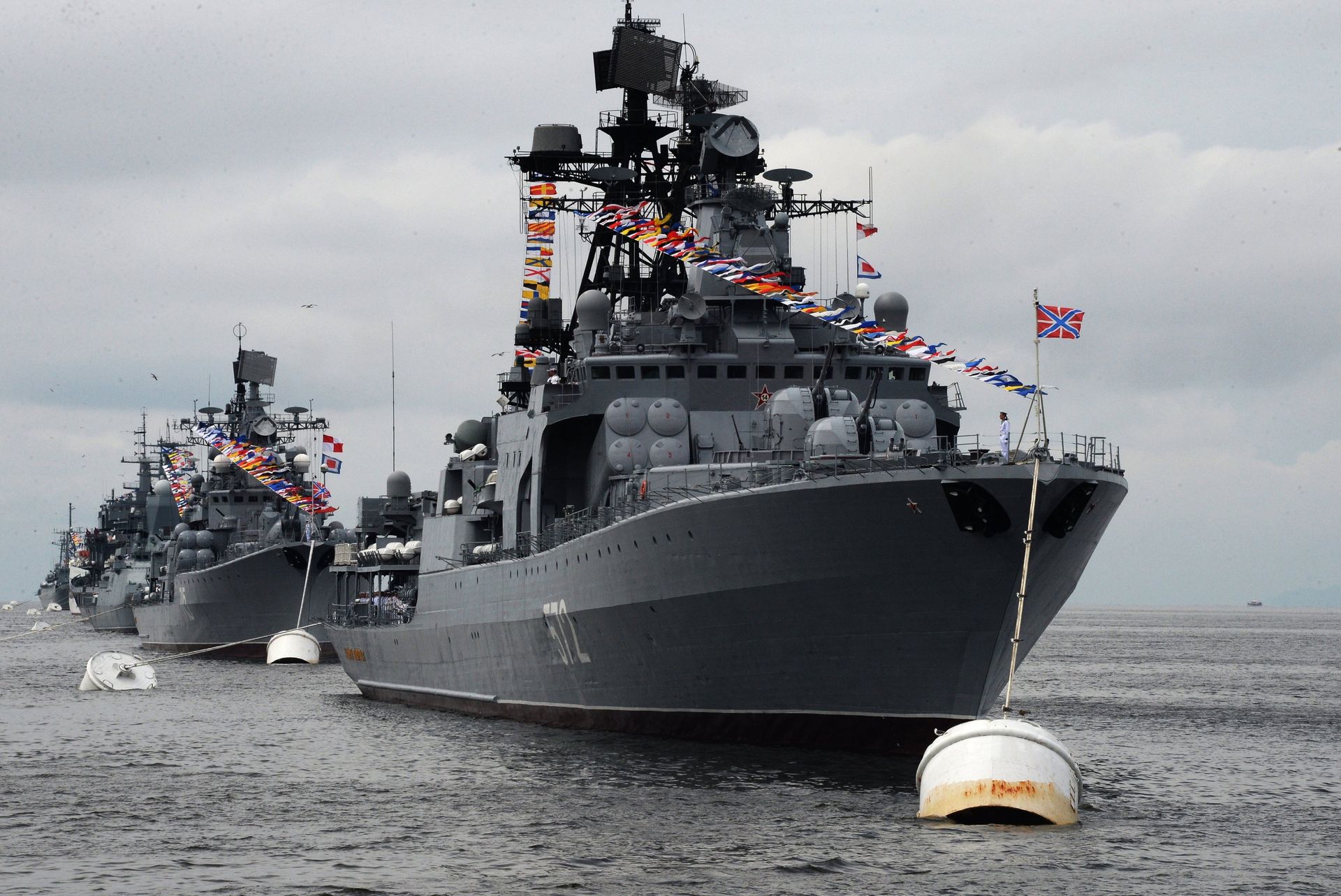 Большой противолодочный корабль Адмирал Виноградов  во время парада кораблей, посвященного Дню Военно-морского флота России, во Владивостоке. 30 июля 2017 - ИноСМИ, 1920, 25.11.2020