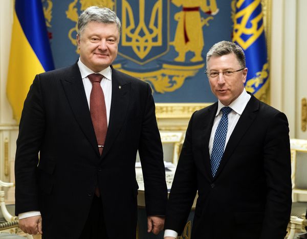 Президент Украины Петр Порошенко и специальный представитель США по Украине Курт Волкер в Киеве